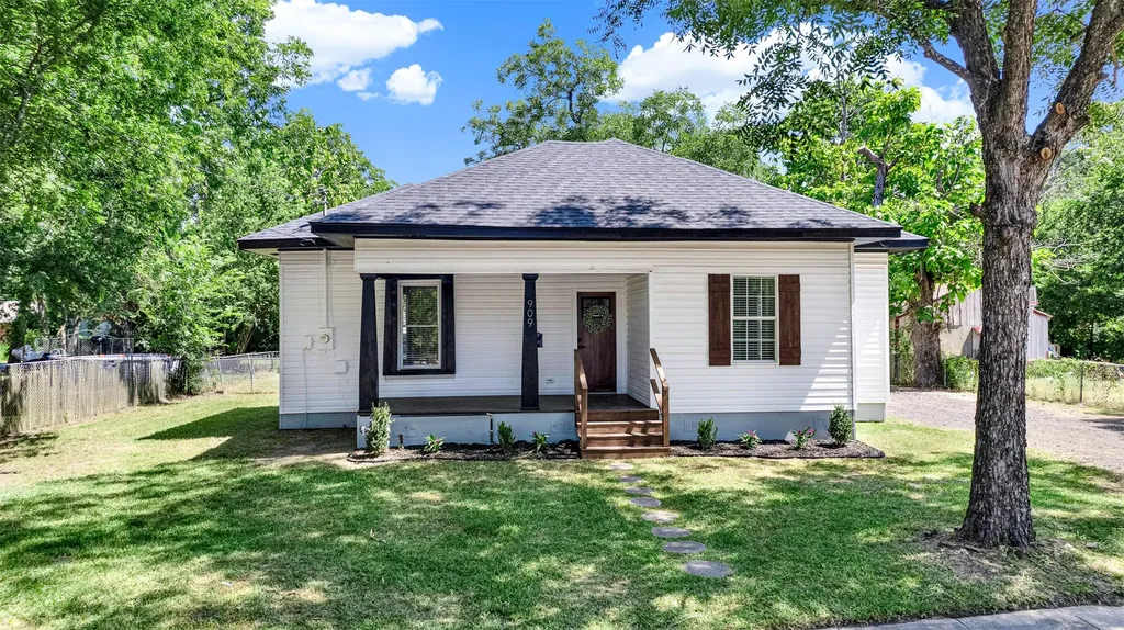 909 E High Street Terrell TX 75160