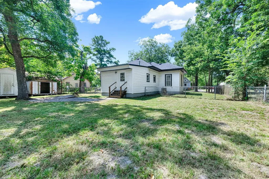 909 E High Street Terrell TX 75160