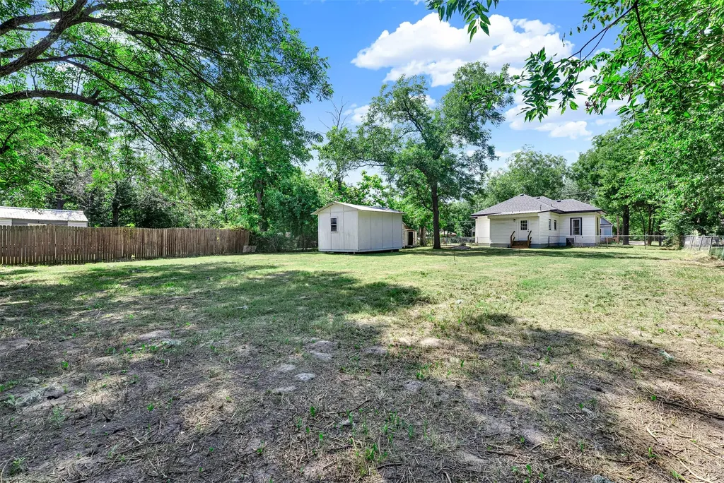 909 E High Street Terrell TX 75160