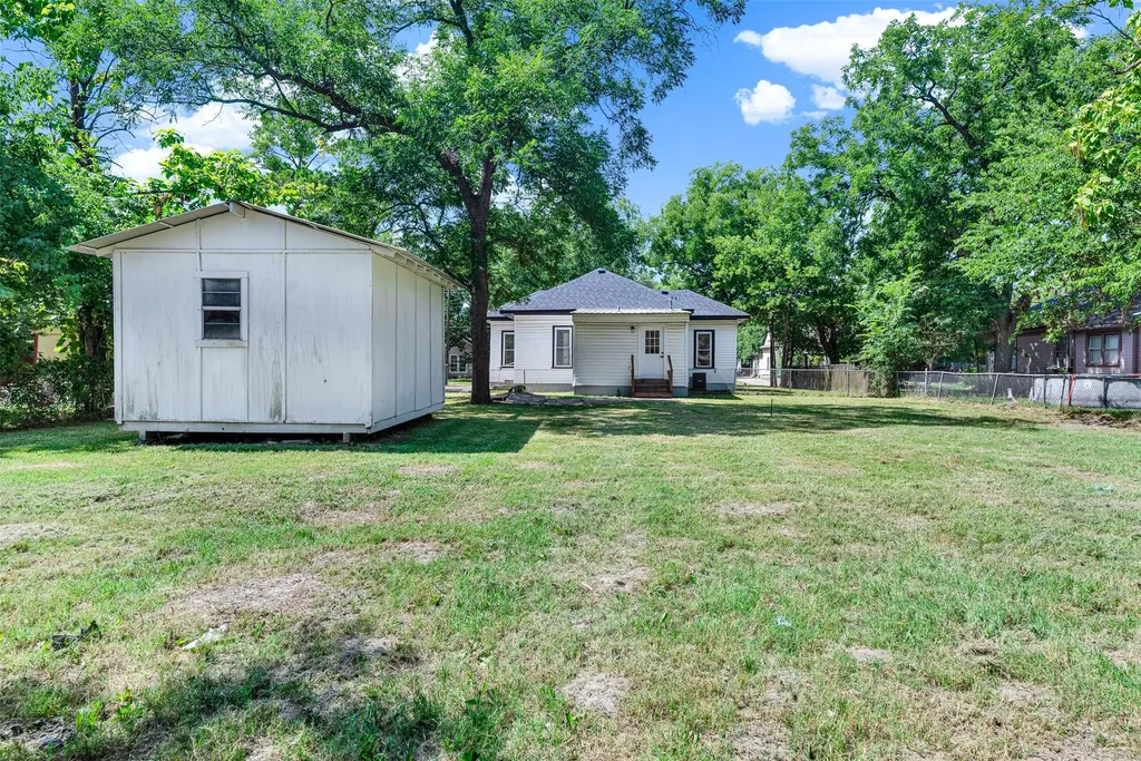 909 E High Street Terrell TX 75160