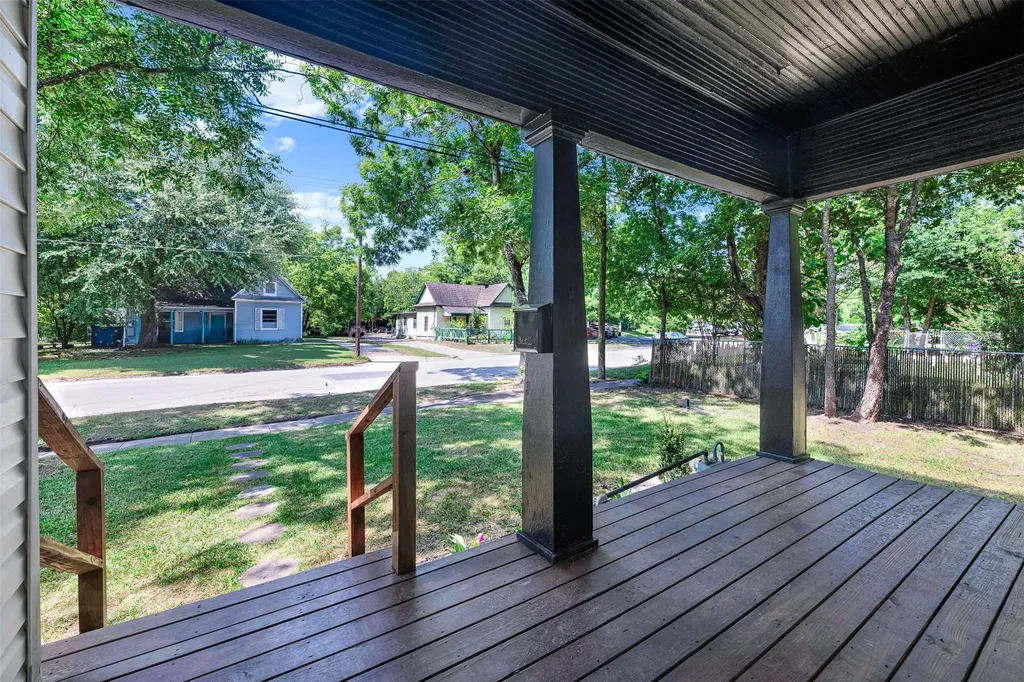 909 E High Street Terrell TX 75160