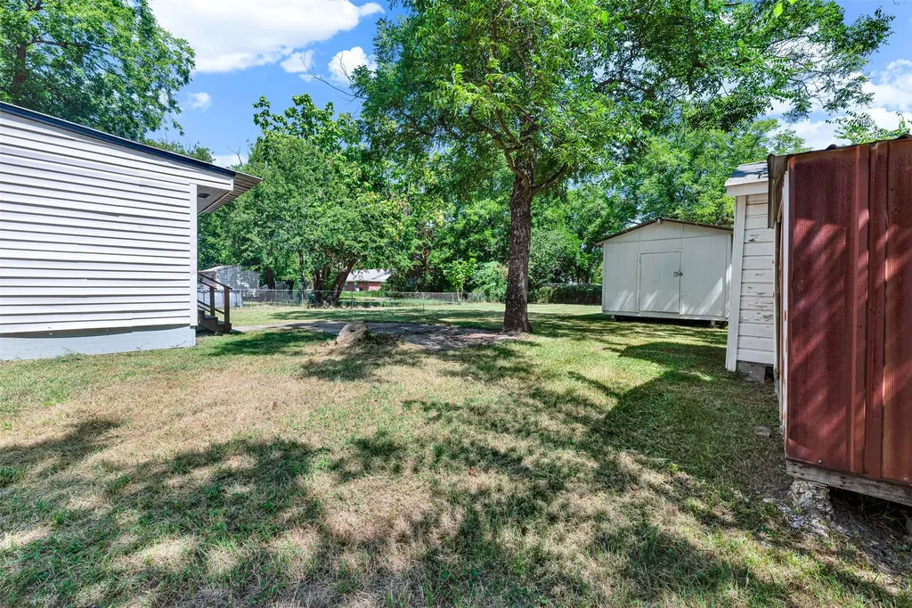 909 E High Street Terrell TX 75160