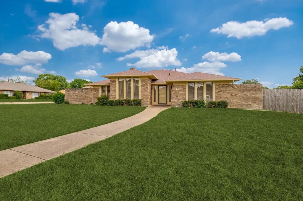1423 Cassandra Circle Desoto TX 75115