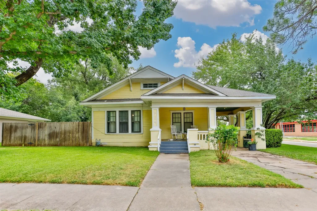 724 S Morris Gainesville TX 76240