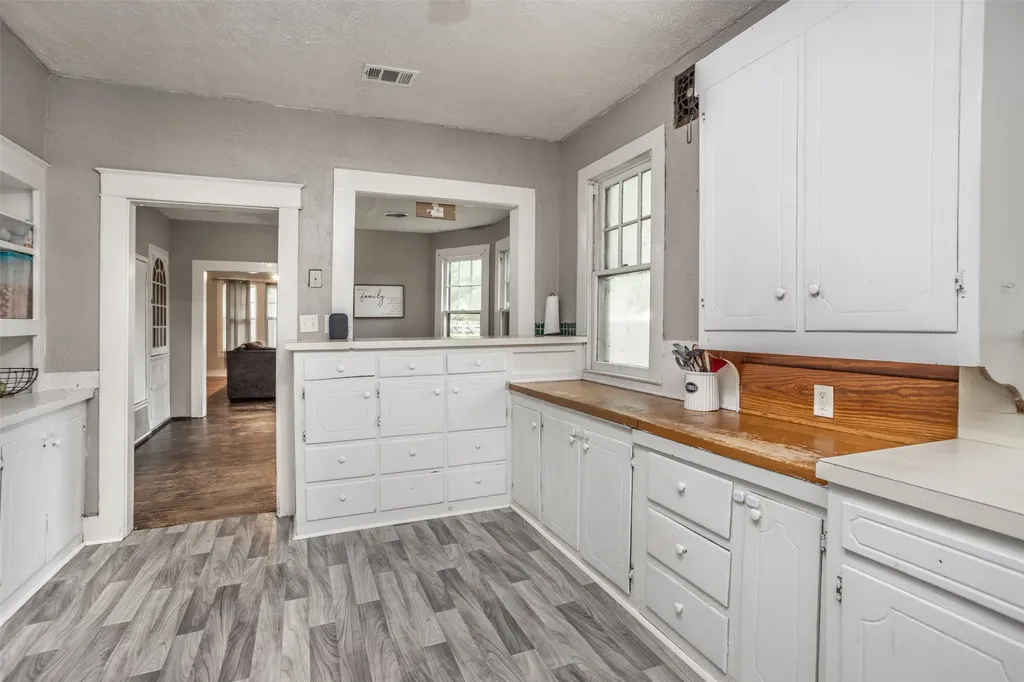 724 S Morris Gainesville TX 76240