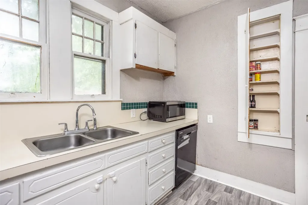 724 S Morris Gainesville TX 76240