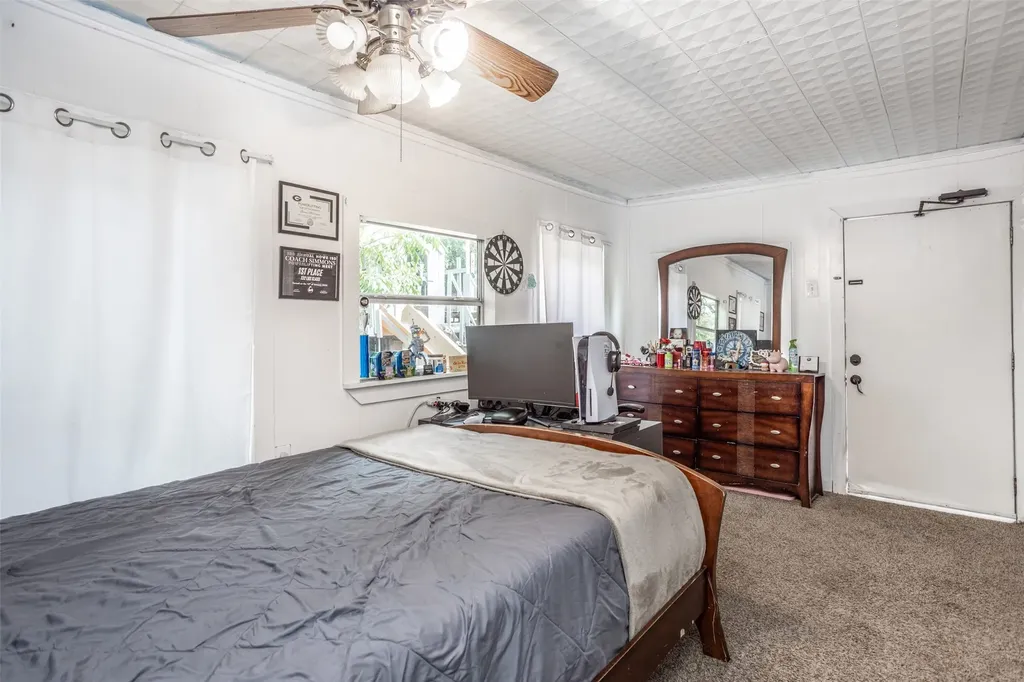 724 S Morris Gainesville TX 76240