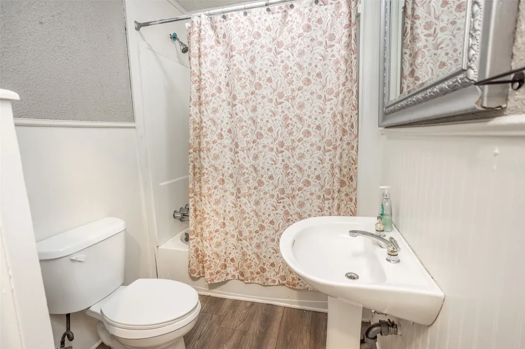724 S Morris Gainesville TX 76240