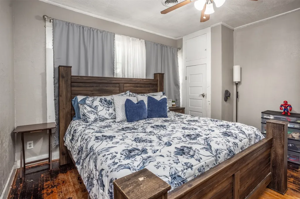 724 S Morris Gainesville TX 76240