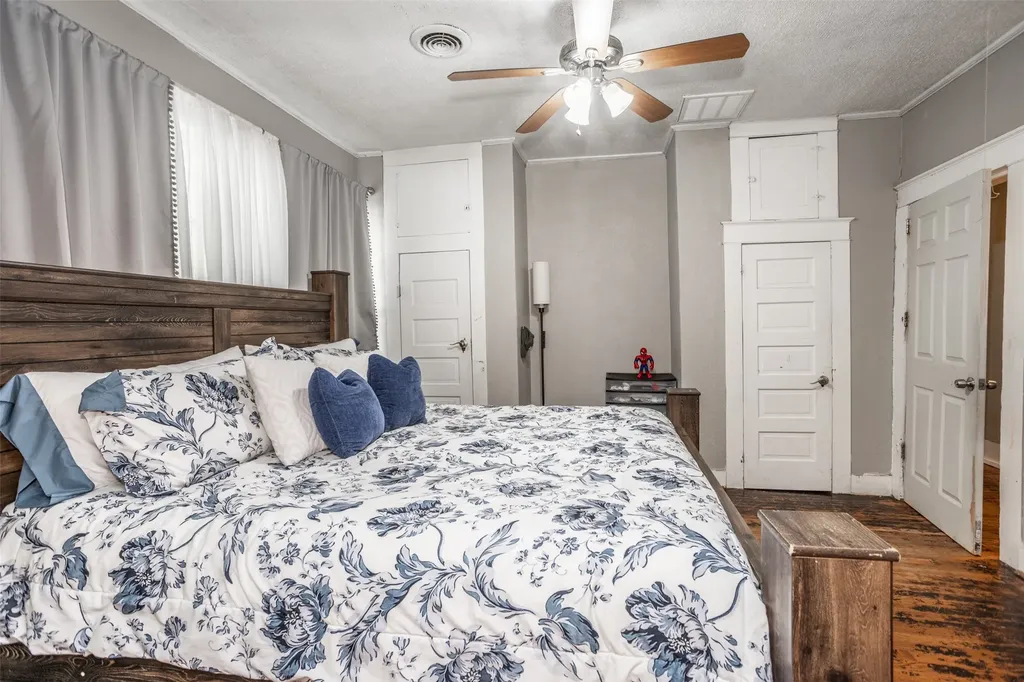 724 S Morris Gainesville TX 76240