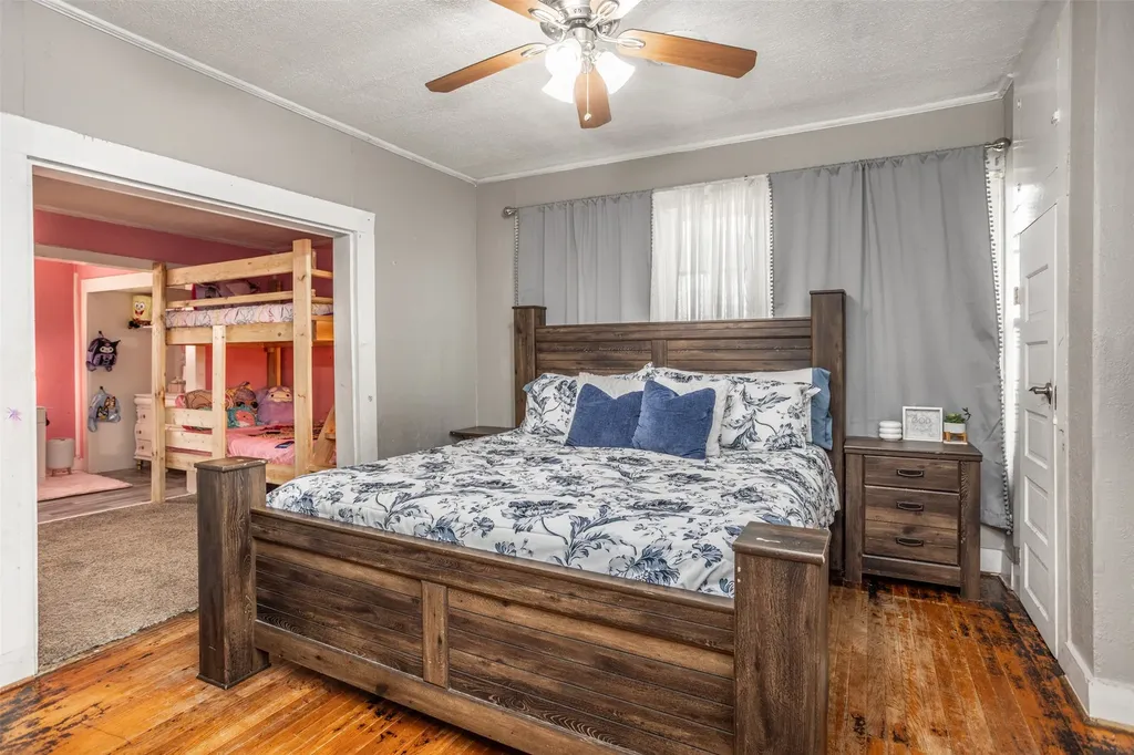 724 S Morris Gainesville TX 76240