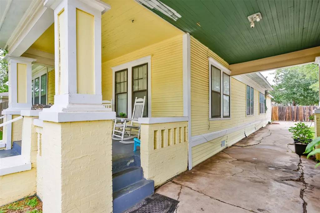 724 S Morris Gainesville TX 76240