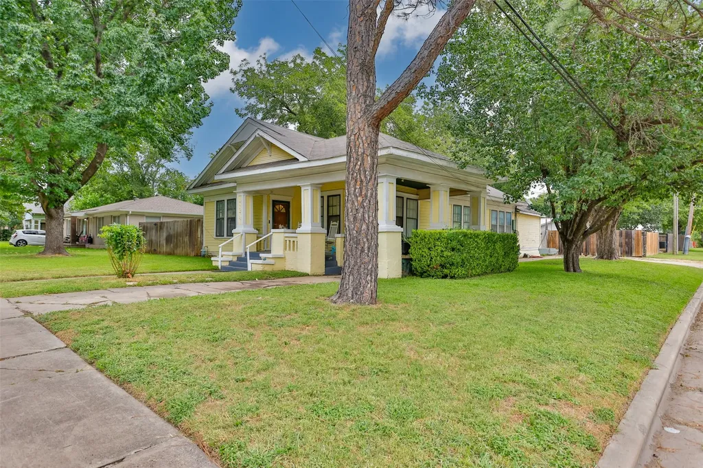 724 S Morris Gainesville TX 76240