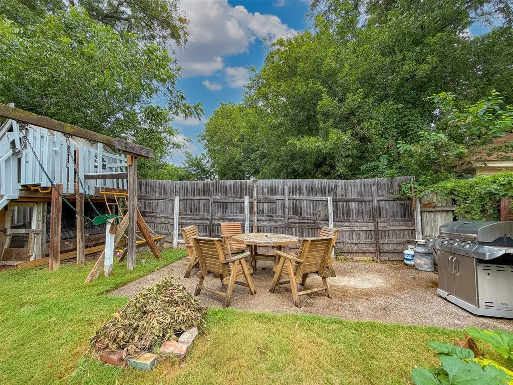 724 S Morris Gainesville TX 76240