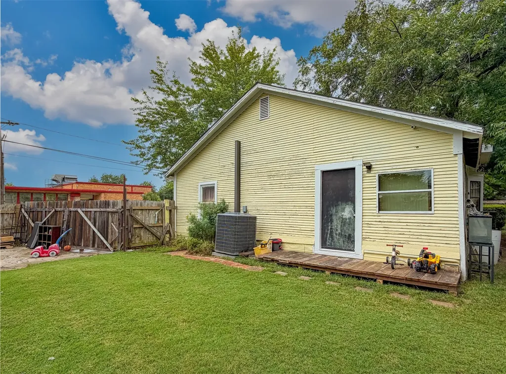 724 S Morris Gainesville TX 76240