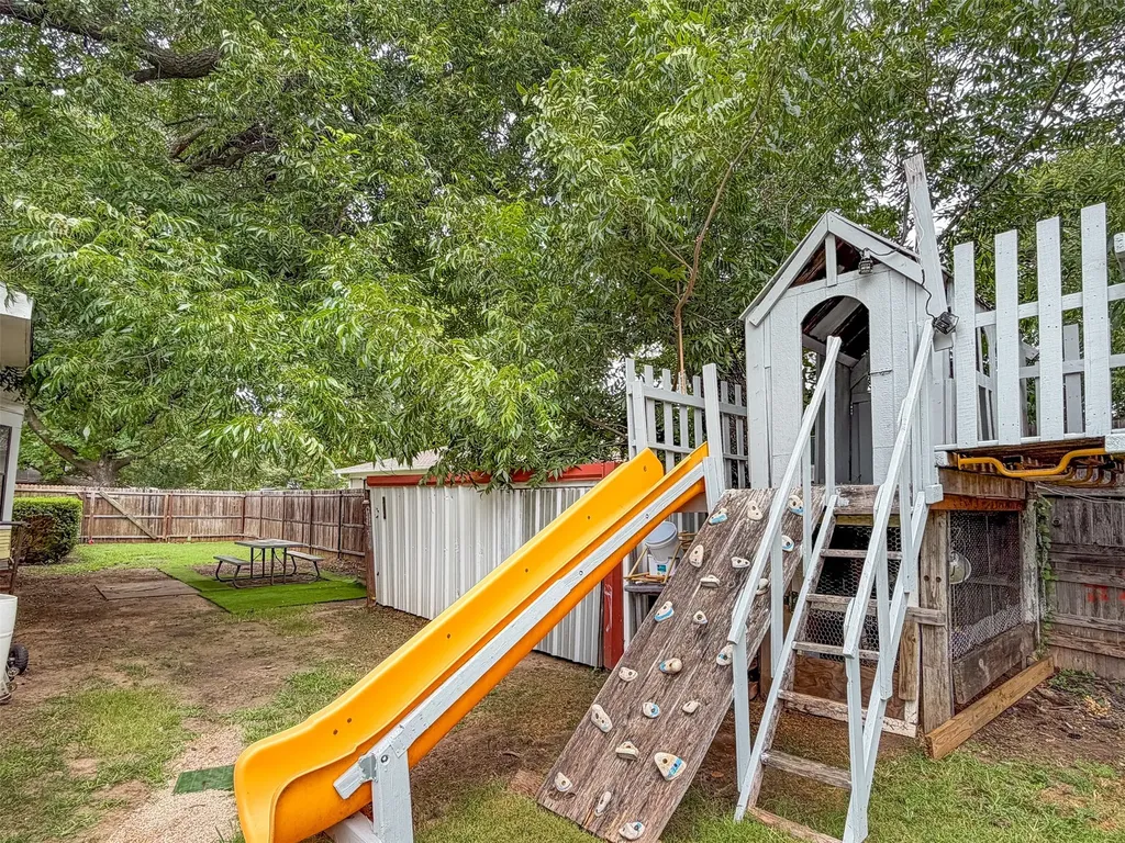 724 S Morris Gainesville TX 76240