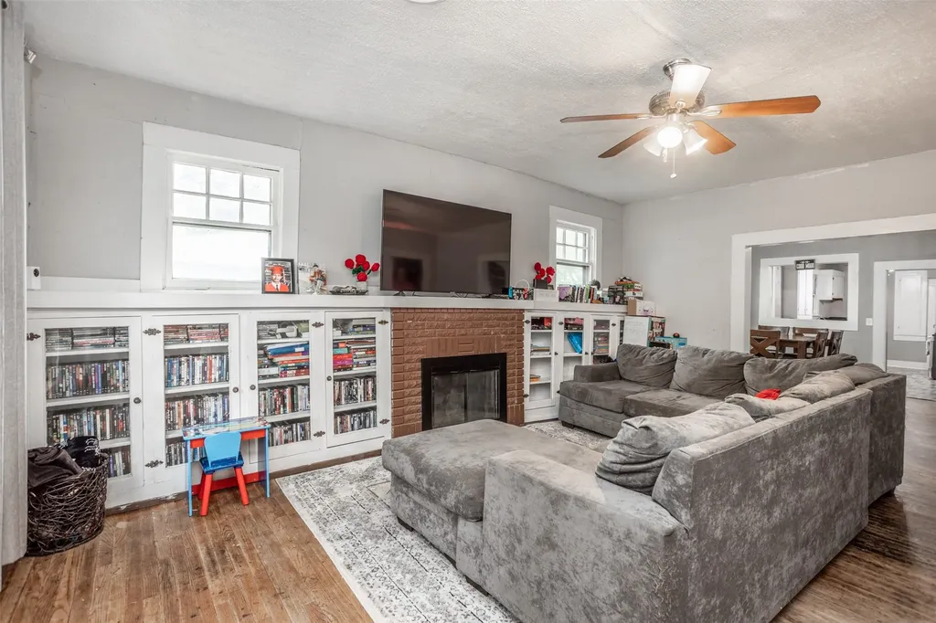724 S Morris Gainesville TX 76240