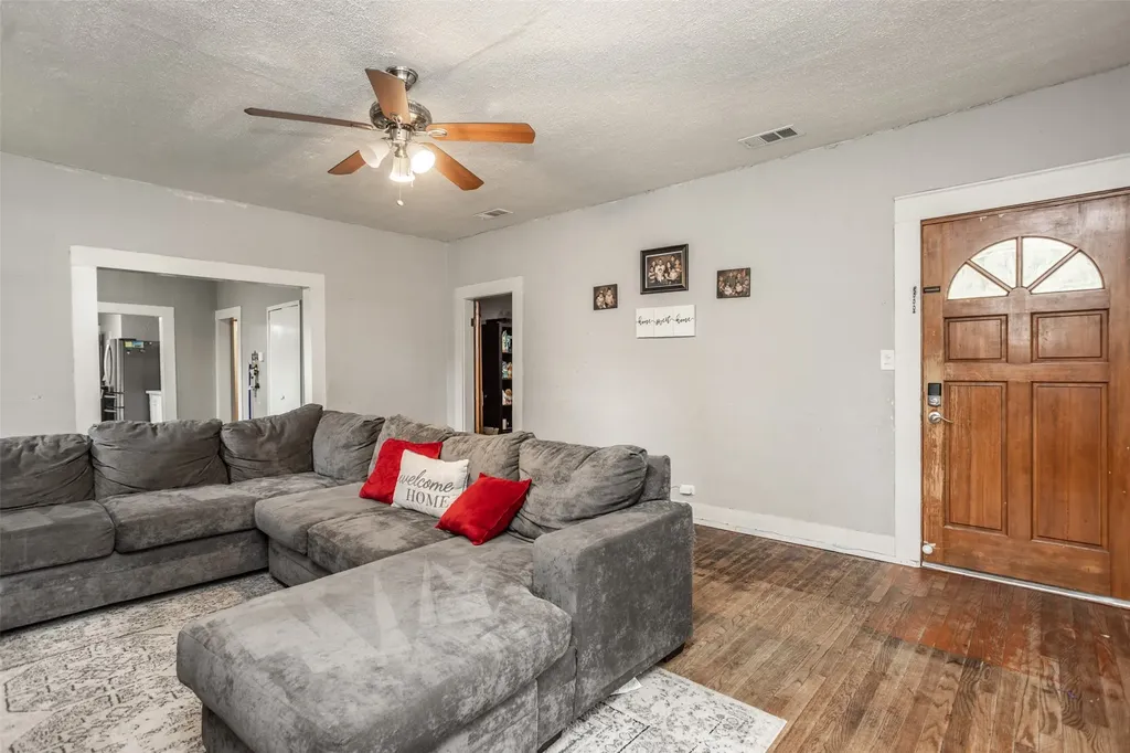 724 S Morris Gainesville TX 76240