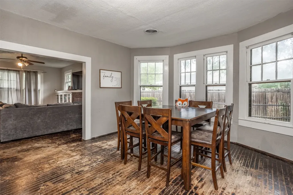 724 S Morris Gainesville TX 76240