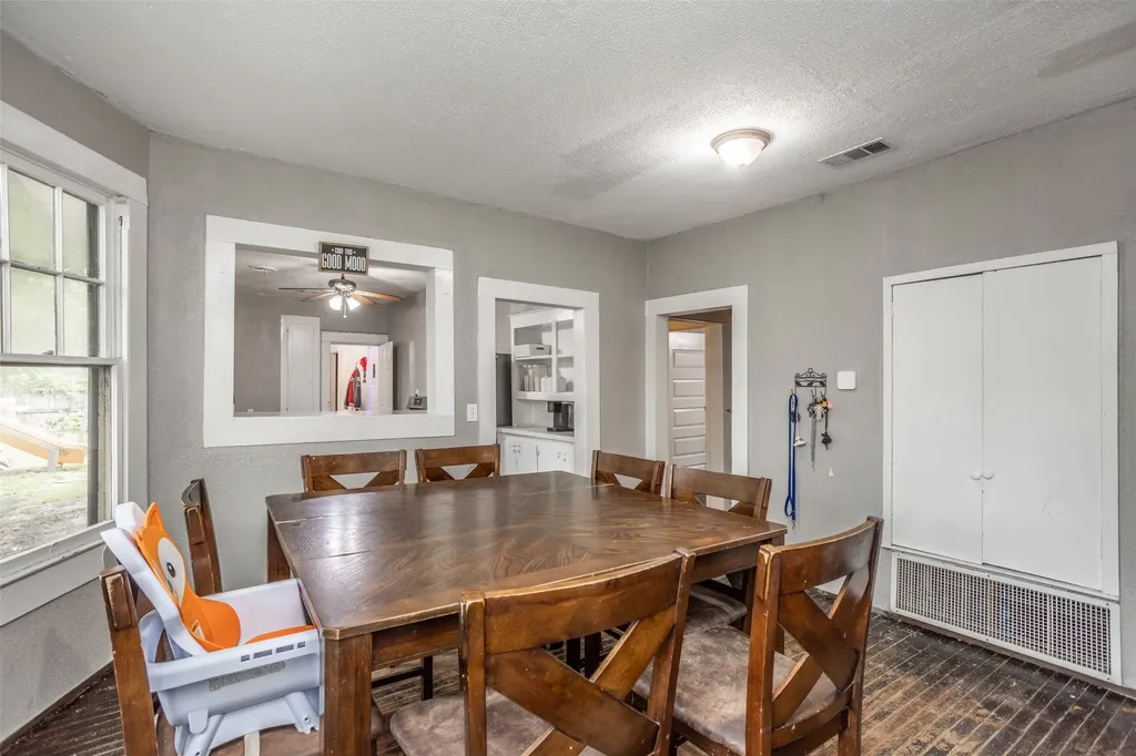 724 S Morris Gainesville TX 76240