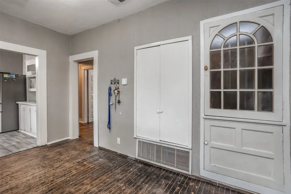 724 S Morris Gainesville TX 76240