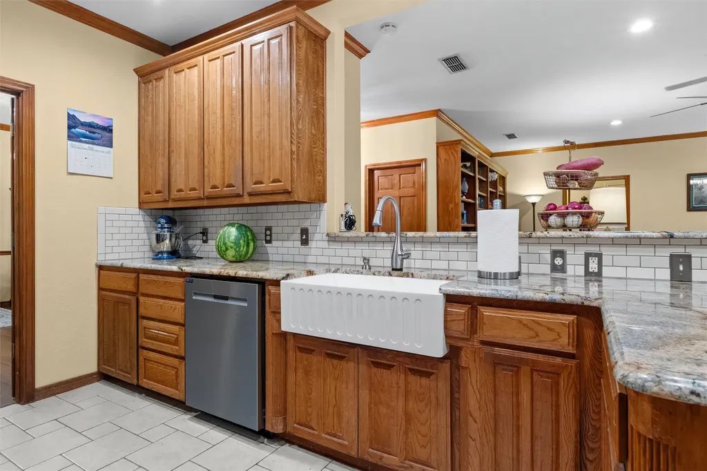 128 Meandering Way Weatherford TX 76086