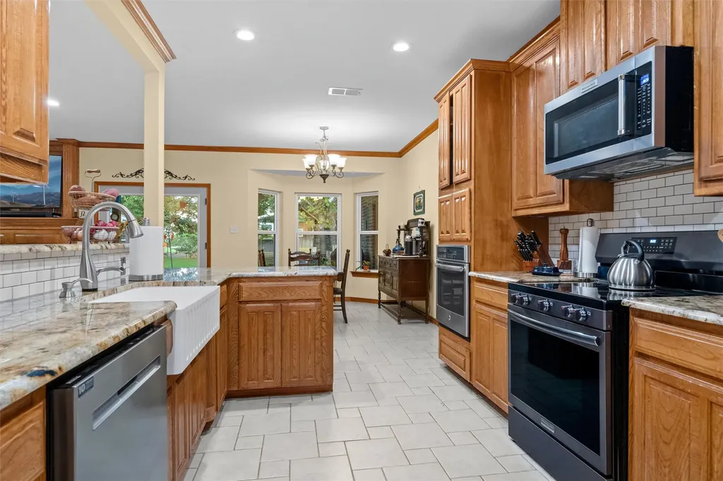 128 Meandering Way Weatherford TX 76086