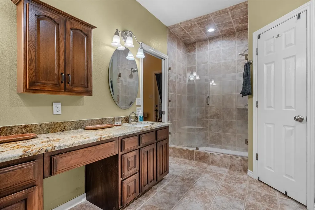 128 Meandering Way Weatherford TX 76086