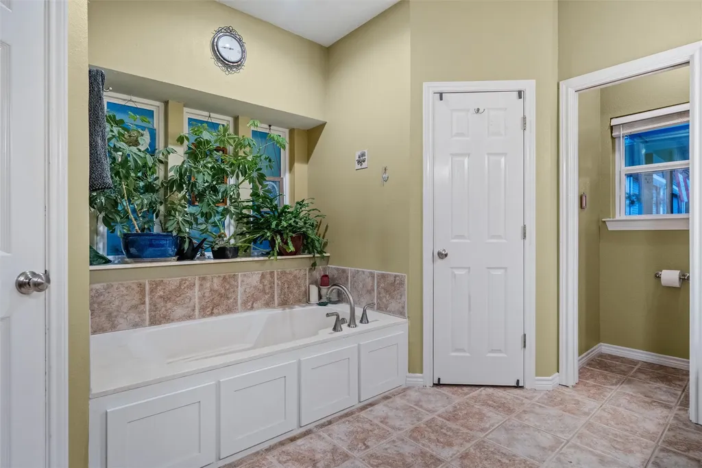 128 Meandering Way Weatherford TX 76086