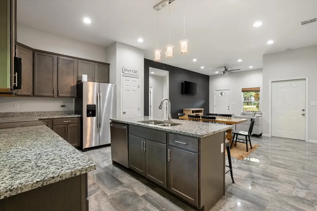 219 Fcr 1260 Fairfield TX 75840