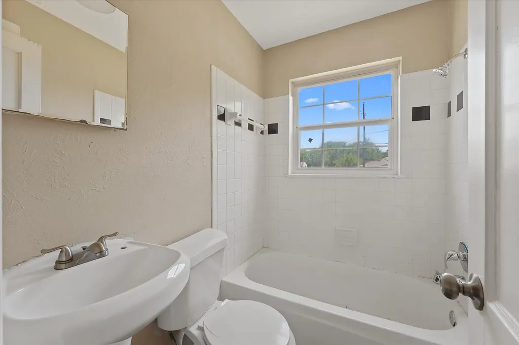 1808 Prairie View Drive Dallas TX 75235