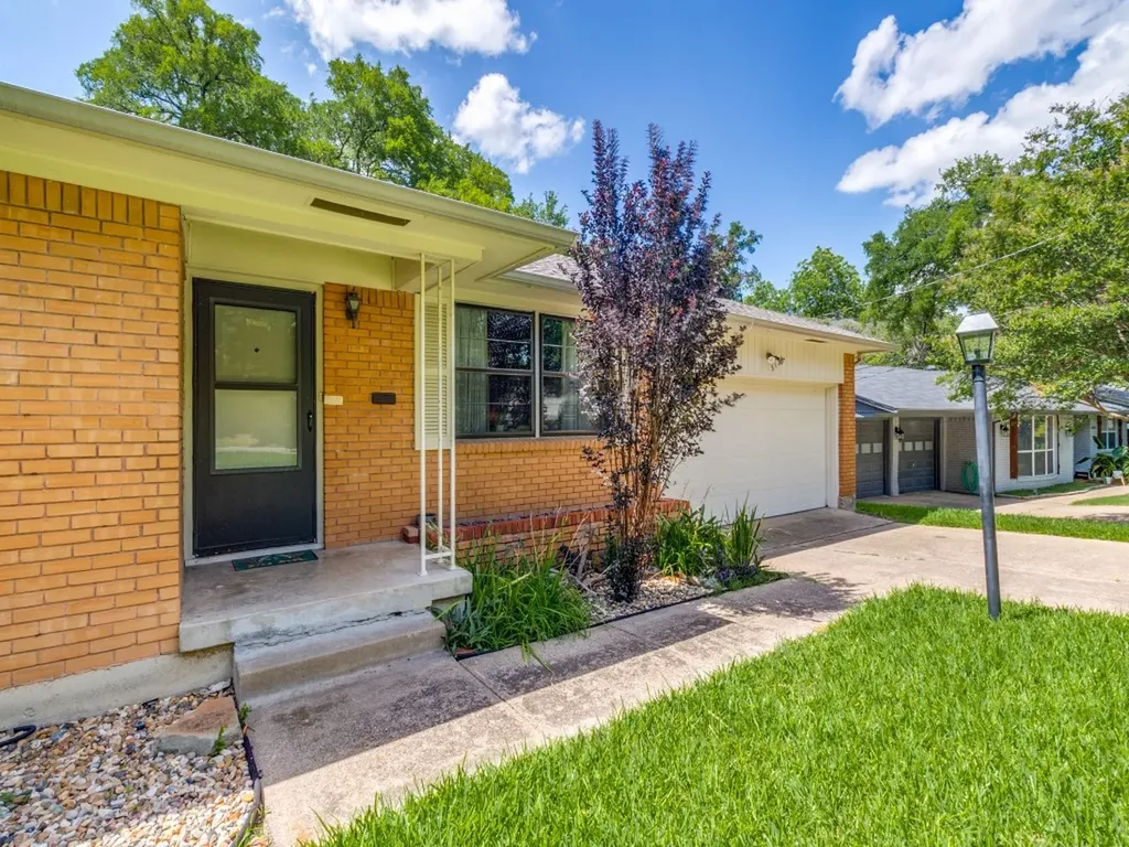 8125 Hunnicut Road Dallas TX 75228