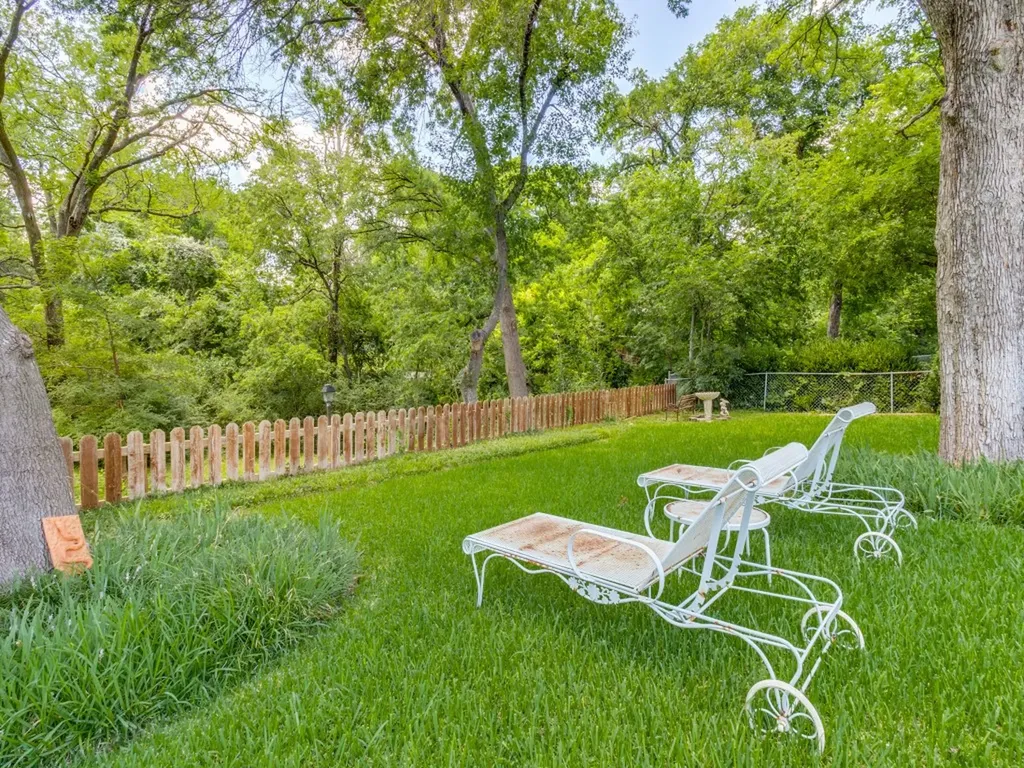 8125 Hunnicut Road Dallas TX 75228