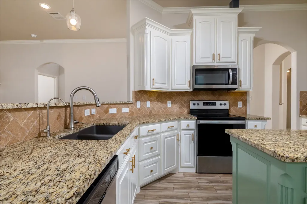 205 Harp Avenue Godley TX 76044