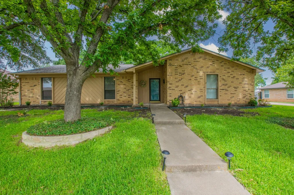1057 Radisson Drive Hewitt TX 76643