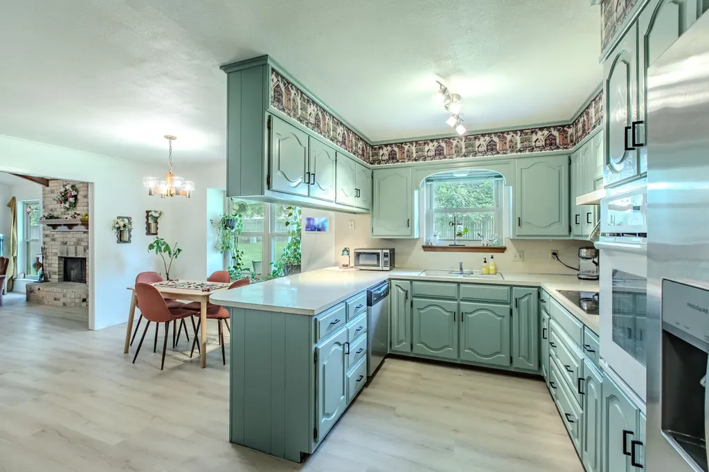 1057 Radisson Drive Hewitt TX 76643