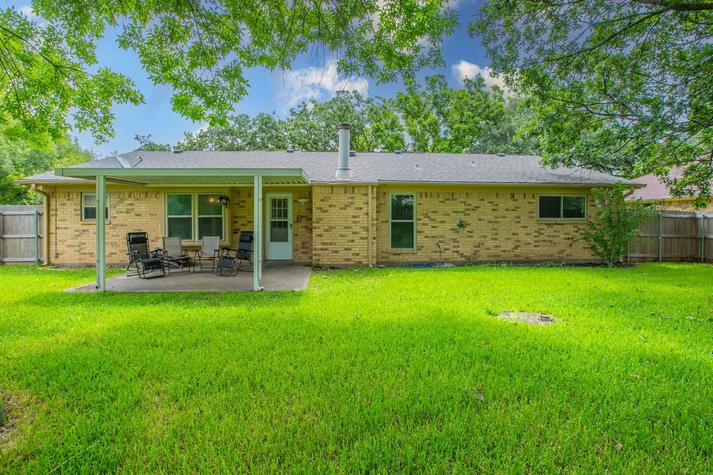 1057 Radisson Drive Hewitt TX 76643