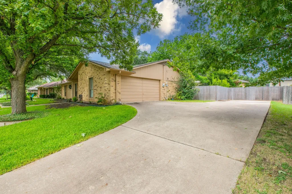 1057 Radisson Drive Hewitt TX 76643
