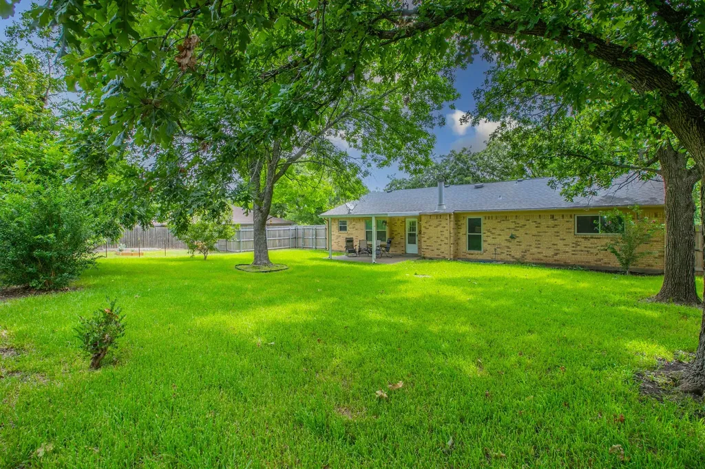 1057 Radisson Drive Hewitt TX 76643