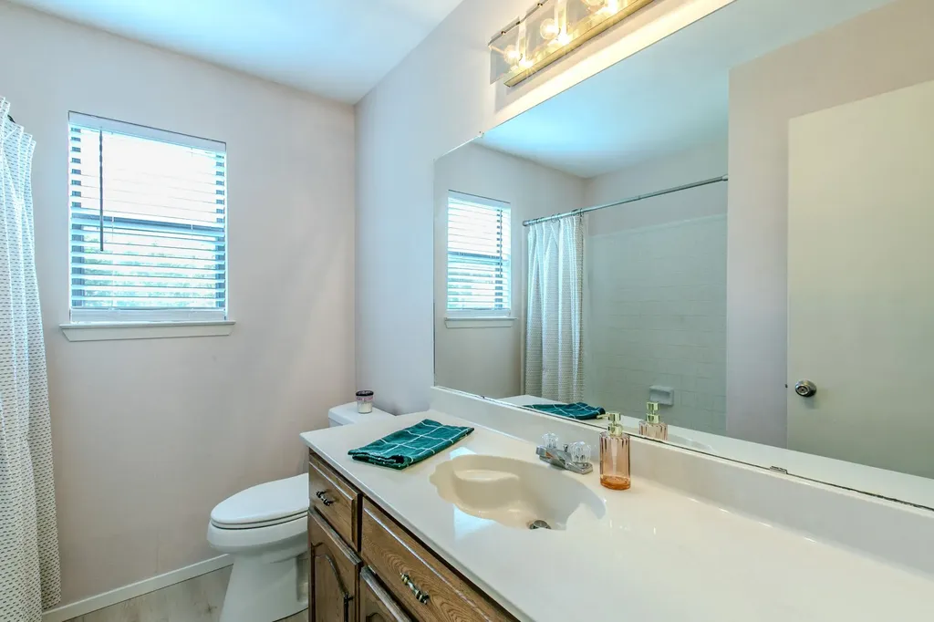 1057 Radisson Drive Hewitt TX 76643