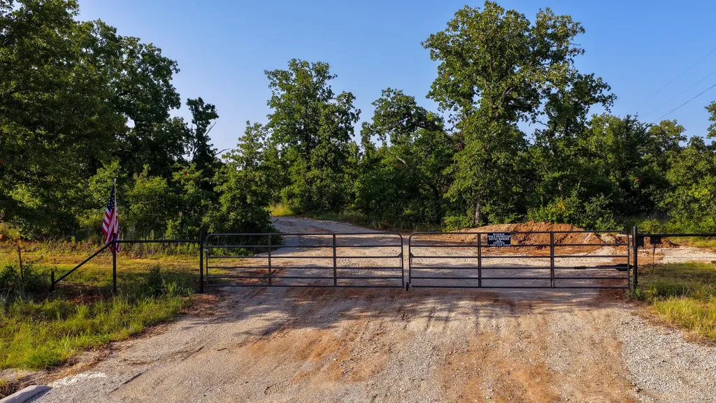 3064 Puddin Valley Road Bowie TX 76230