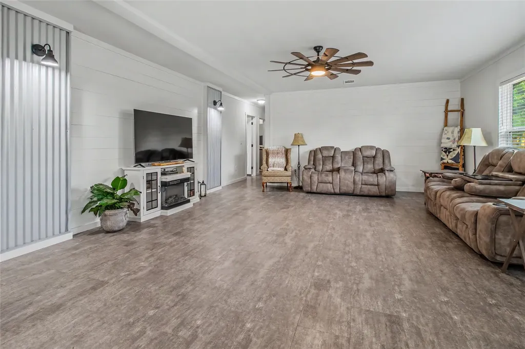 3064 Puddin Valley Road Bowie TX 76230