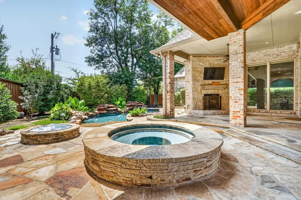 6032 Burgundy Road Dallas TX 75230