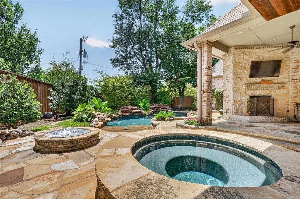 6032 Burgundy Road Dallas TX 75230