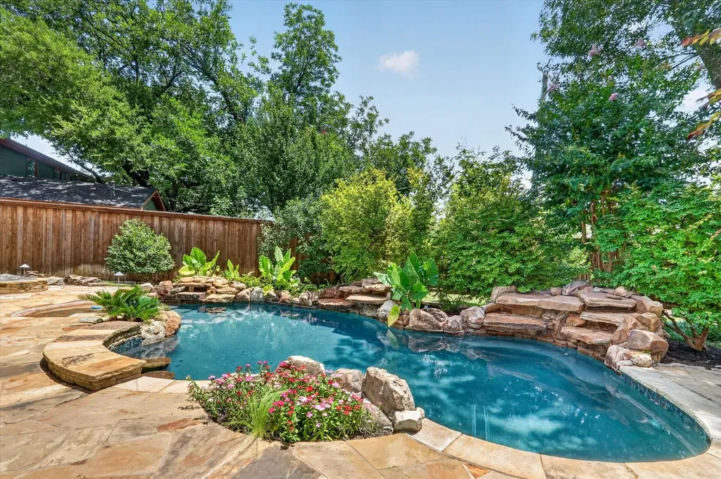 6032 Burgundy Road Dallas TX 75230