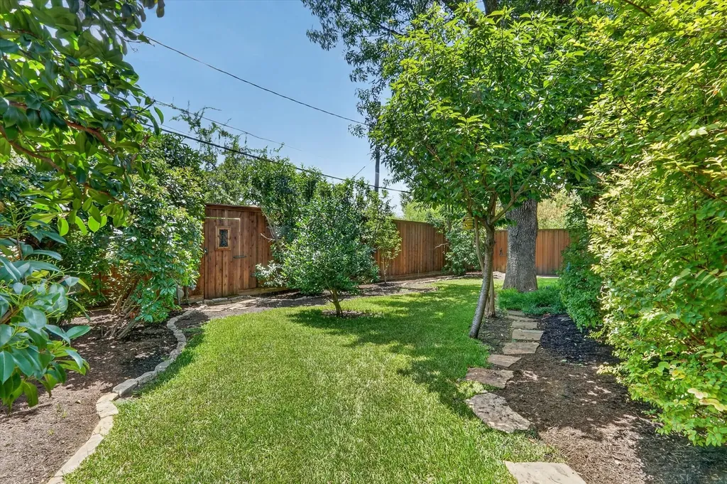 6032 Burgundy Road Dallas TX 75230