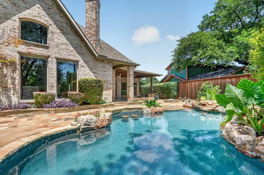 6032 Burgundy Road Dallas TX 75230