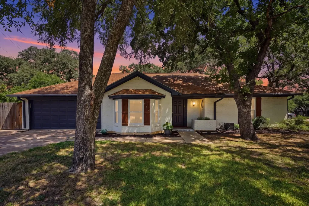 700 Highland Crest Drive Hurst TX 76054