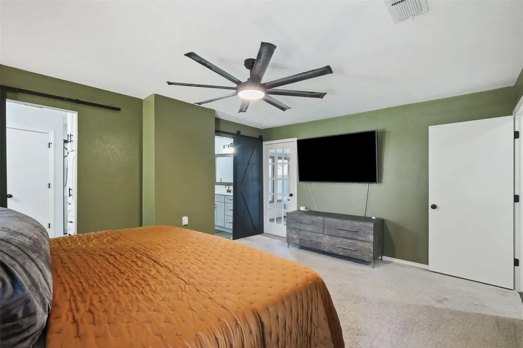 700 Highland Crest Drive Hurst TX 76054