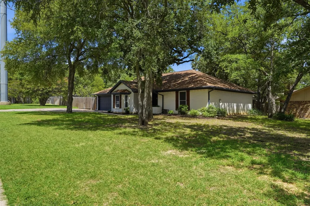 700 Highland Crest Drive Hurst TX 76054